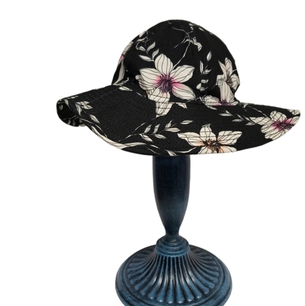 O'Neill Floral Hat  100% Cotton Excellent Pre-owned‎ Condition